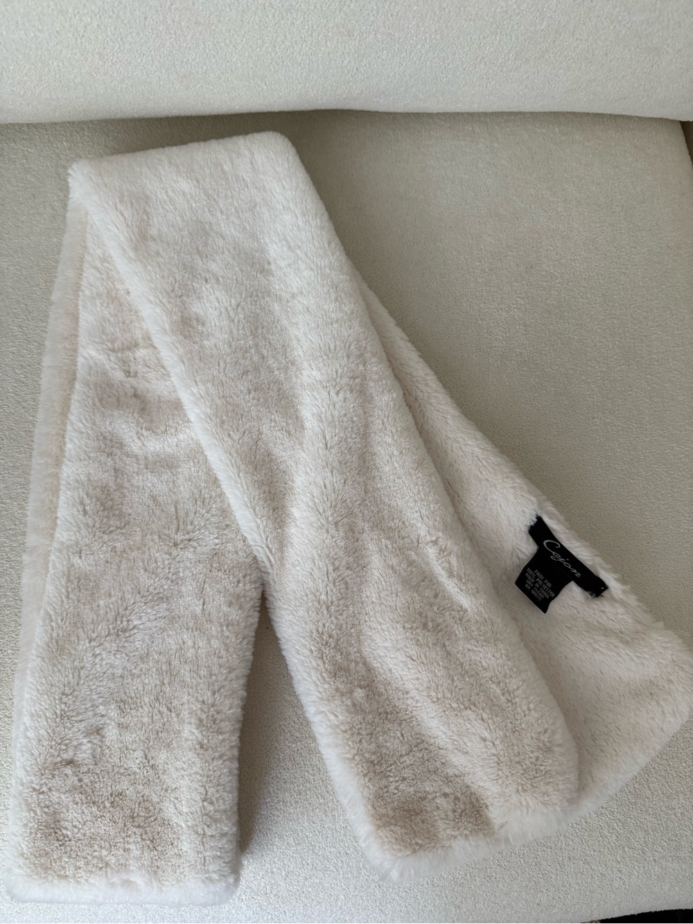 Cejon Plush Faux Fur Scarf